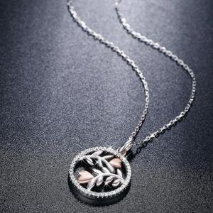 NWOT 2 Tone Pendant Necklace